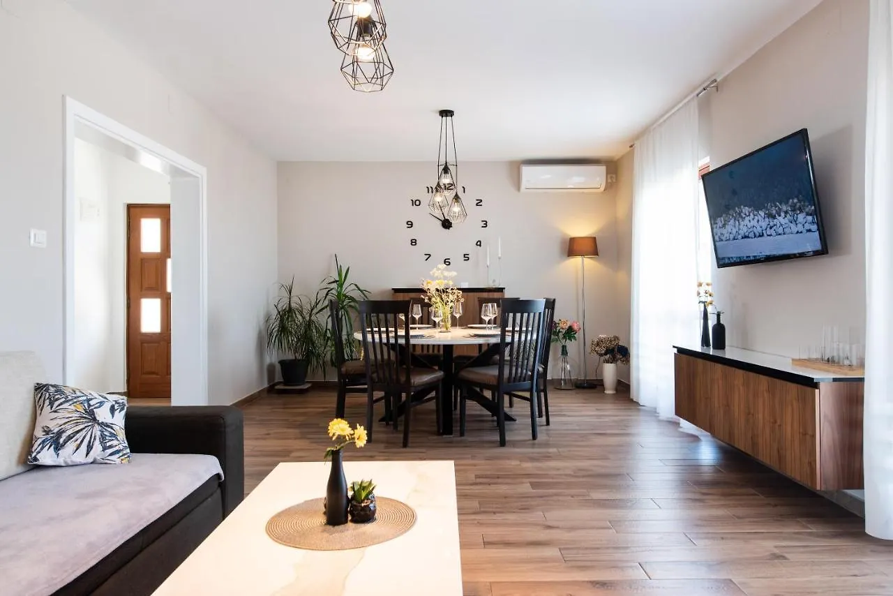 Superior Apartment Sincic contacts